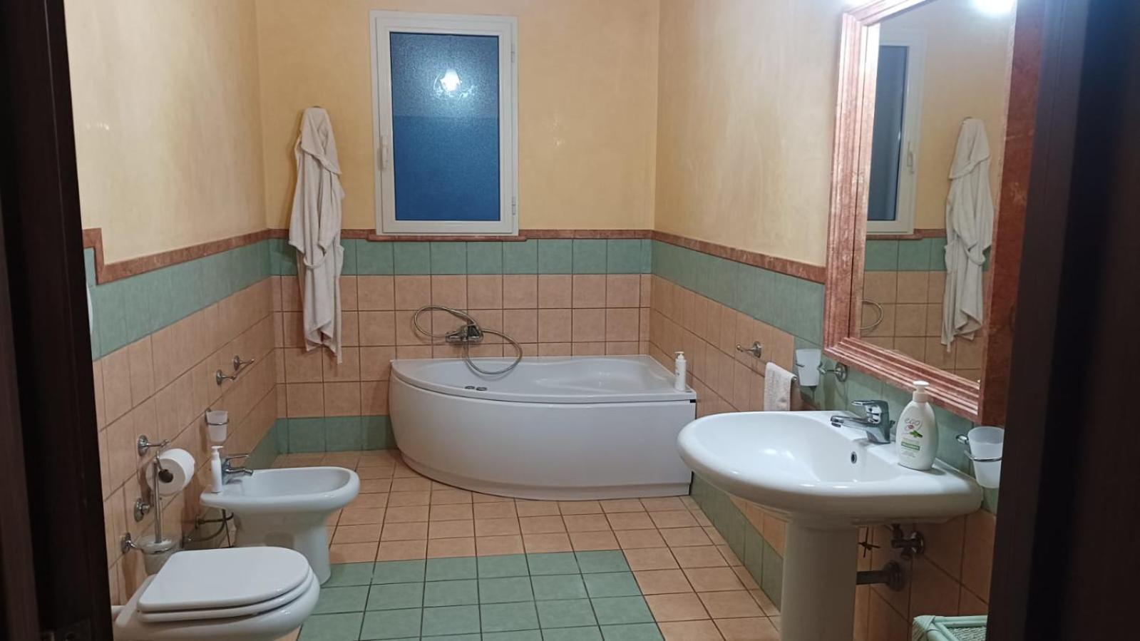 Villalinda Con Piscina Homestay